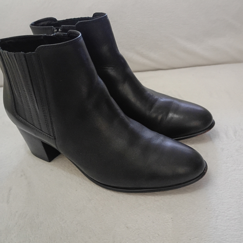 Classic Black Leather Ankle Boots - Women's Chelsea Block Heel - Picture 4 of 13